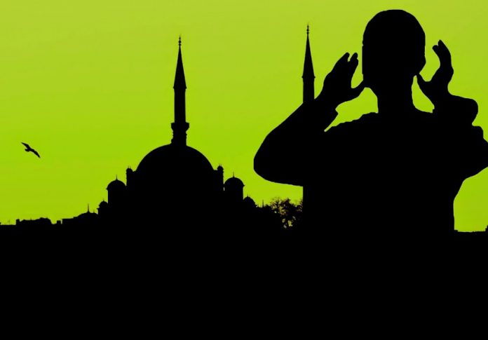 AZAN_siapa-sesat_siapa-gila_mojok