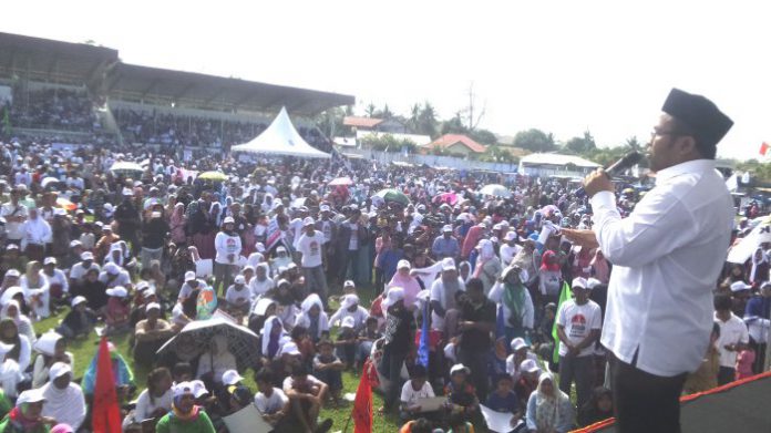 massa-memadati-lapangan-sabang_20170131_092707 Pasangan Zulwanda kampanye akbar di Stadion Sabang Merauke