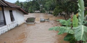 Banjir bandang terjang Pidie, puluhan rumah rusak