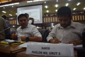 Rapat pleno KIP baru dimulai sudah dihujani interupsi