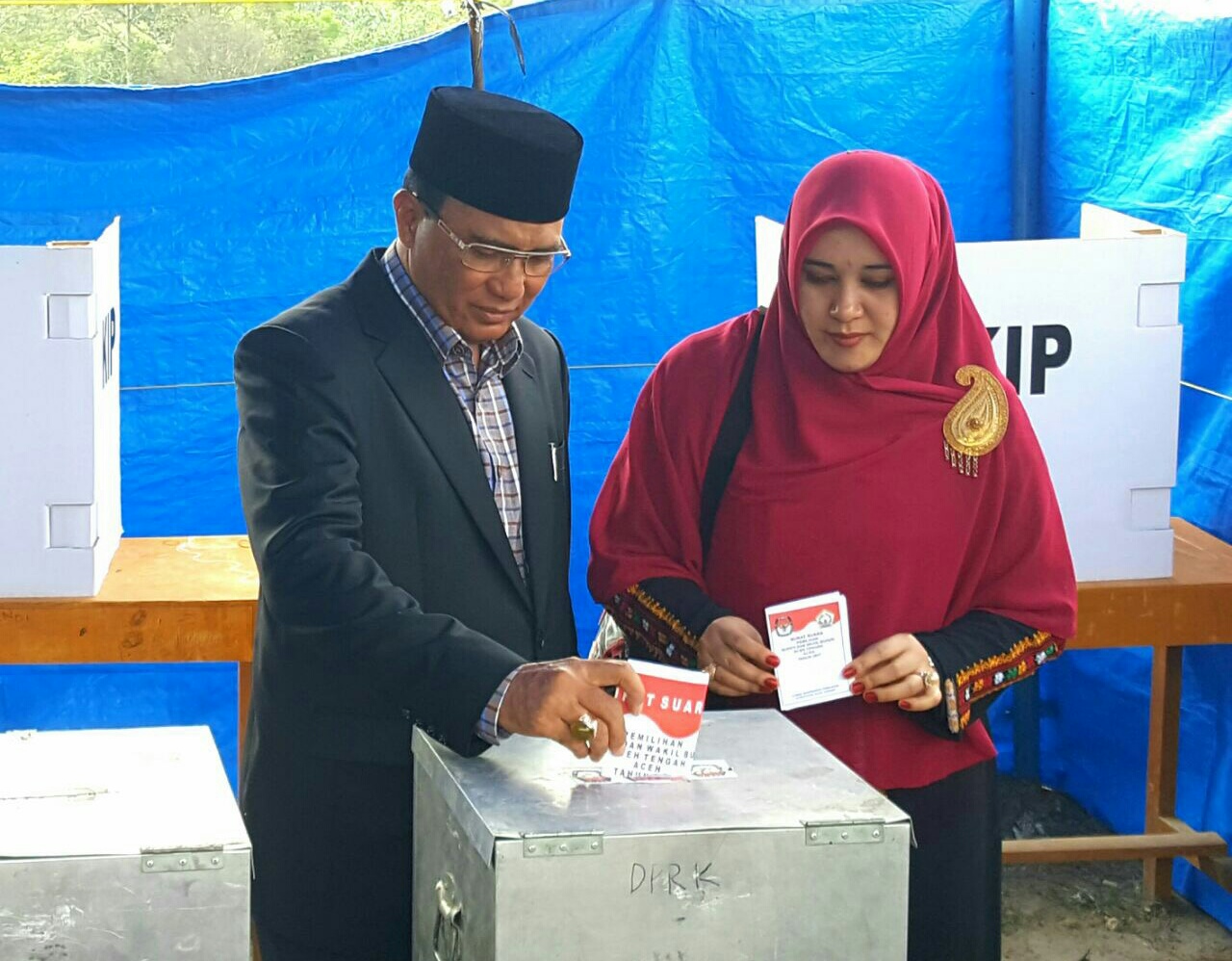 Nasaruddin dan Hj Apini mencoblos di TPS Tan Saril