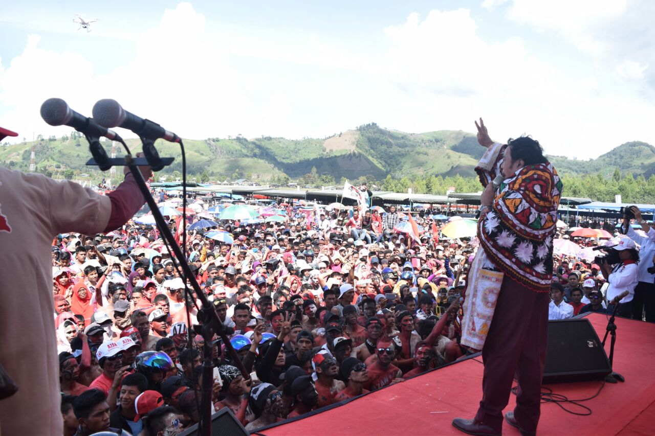 Kampanye pasangan AZAN di Aceh Tengah, Dedi Irama pakai kerawang Gayo