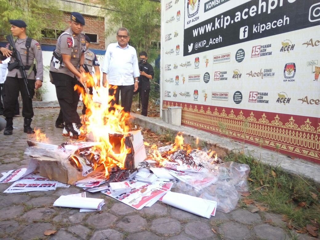 KIP Aceh musnahkan surat suara berlebih dan rusak