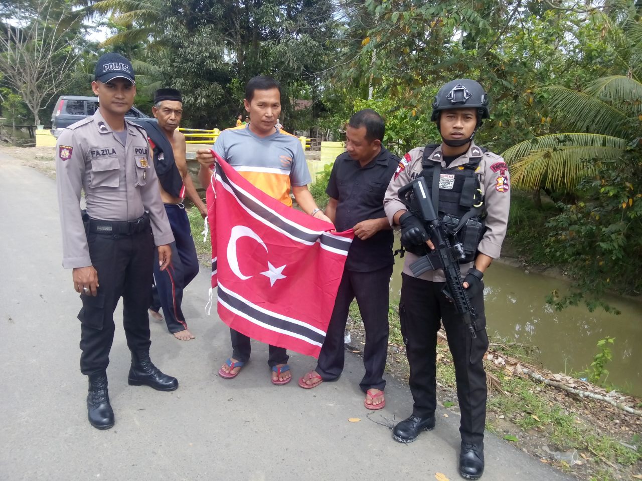 Sempat berkibar, BKO Brimob turunkan bendera bulan bintang di Aceh Utara
