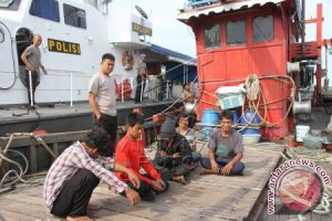 Masuk ke perairan Indonesia, 2 kapal asing ilegal ditangkap