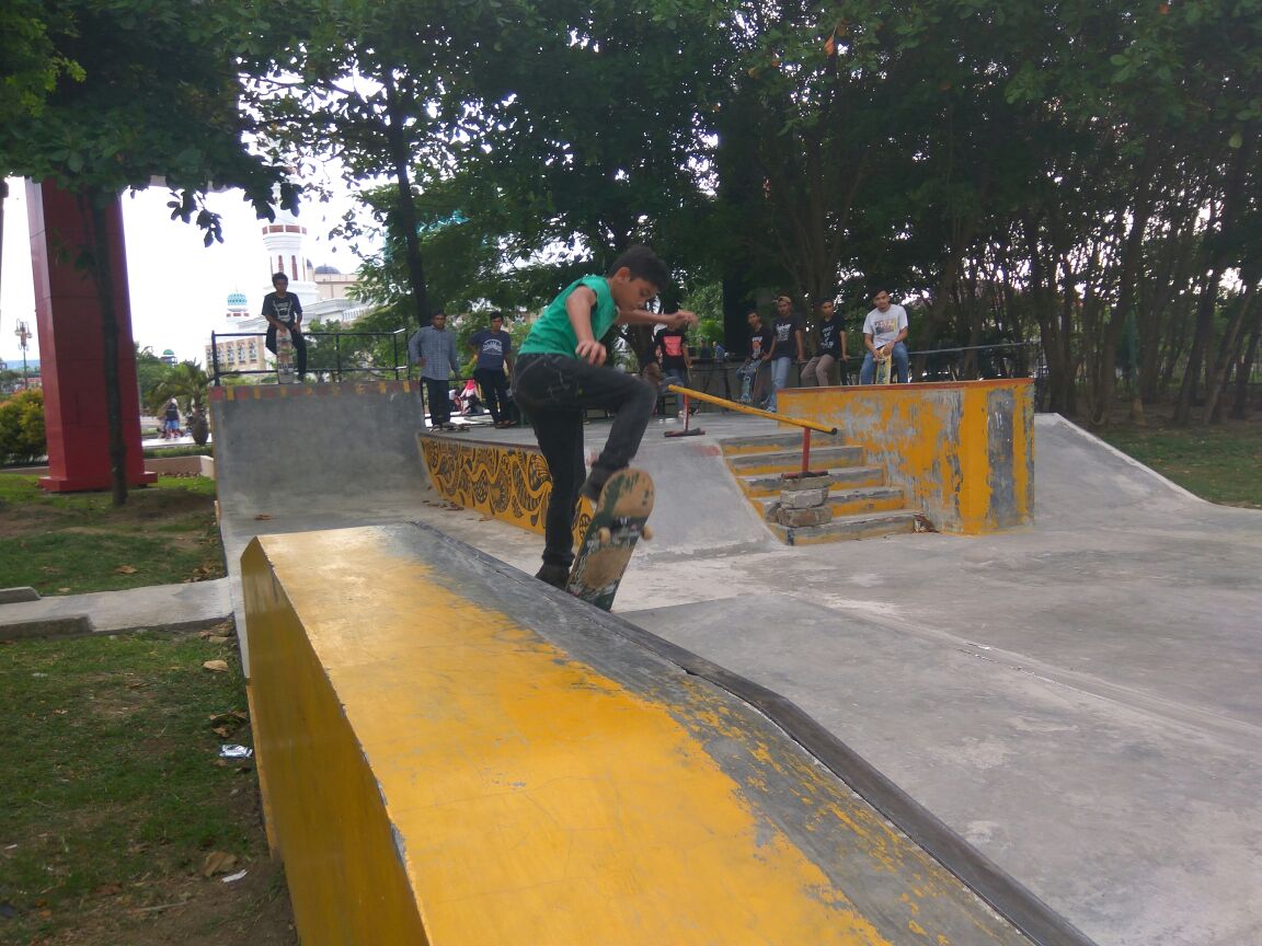 Skateboard, olahraga esktrem pemuda Banda Aceh