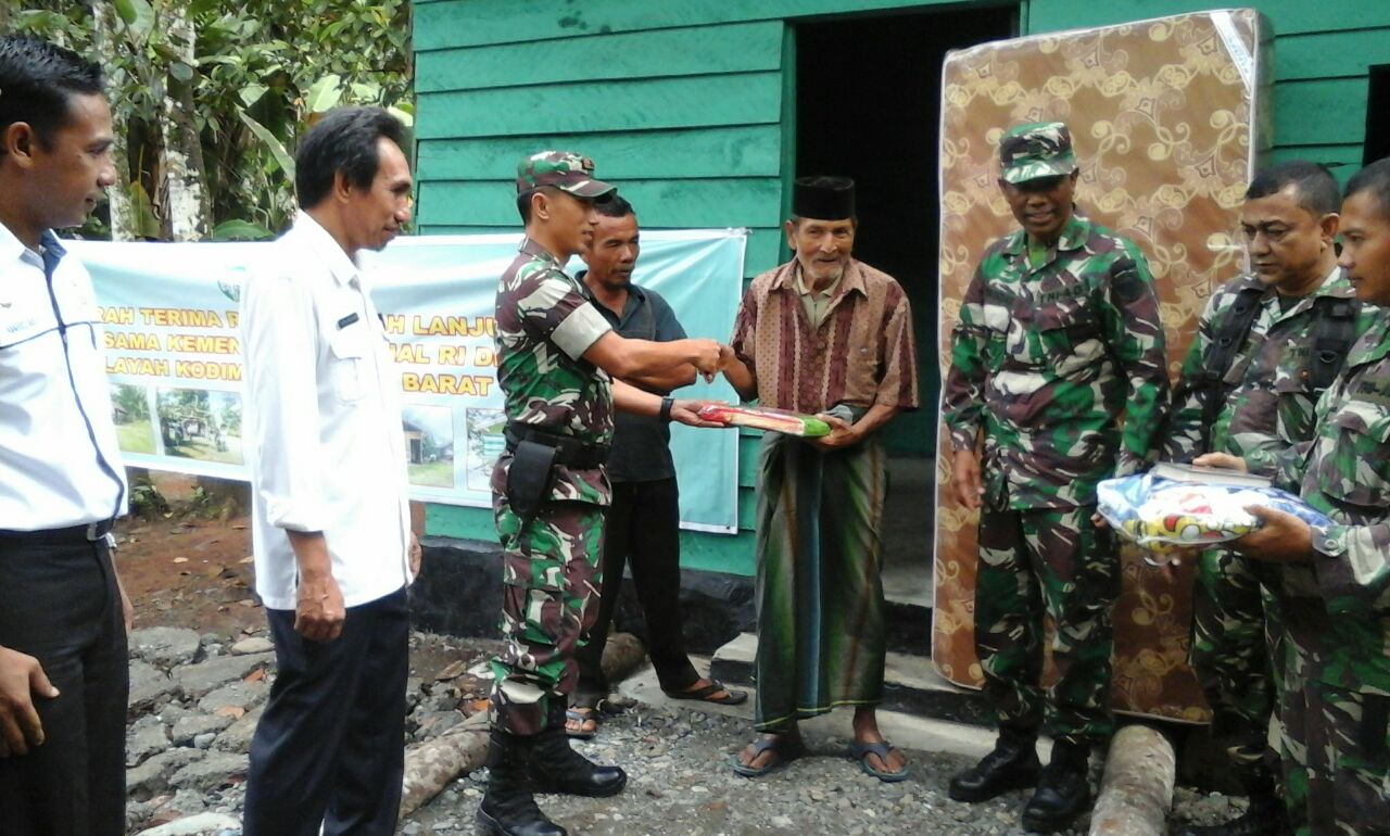 Seorang lansia di Aceh Barat dapat rumah