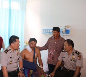 Korban Penembakan di Peunaron di Kawal Polisi di RSUZA