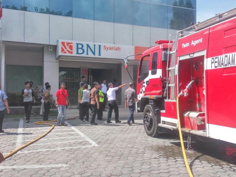 BNI Syariah depan DPRA Terbakar