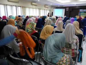 IKAT bedah buku Penegakan Syariat Islam di Indonesia