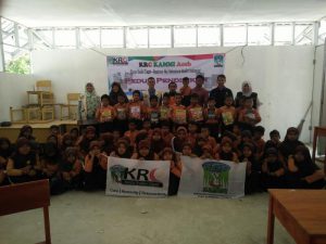 KRC KAMMI Aceh beri bantuan buku untuk SD Tampui Pidie Jaya