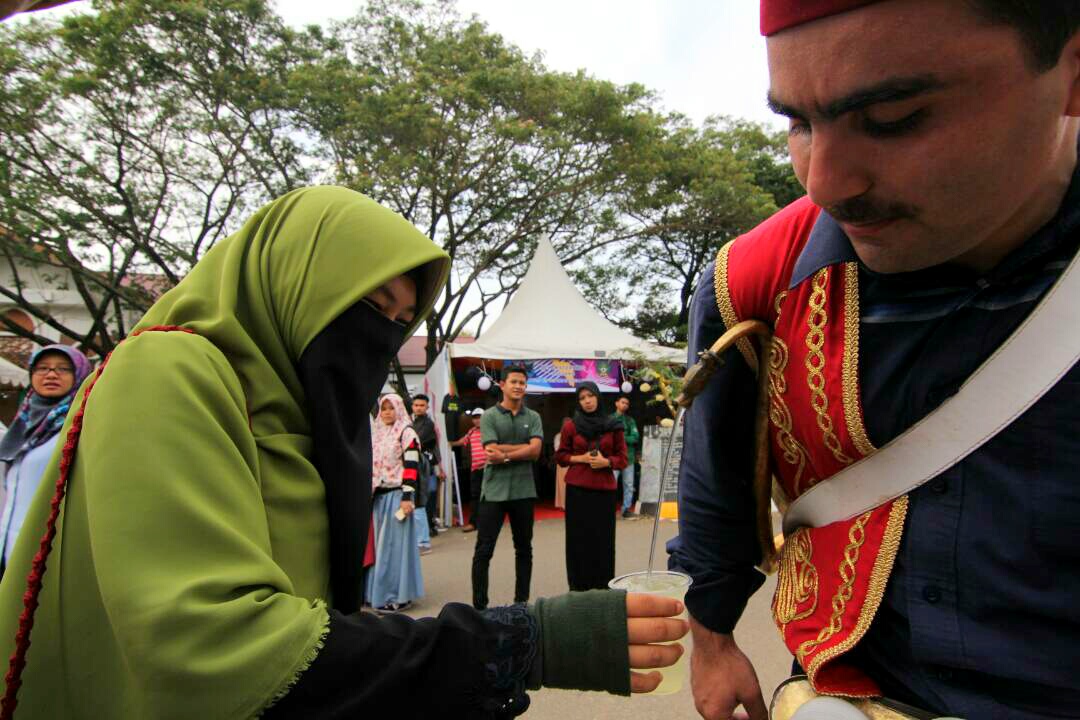 Foto: Suasana di stan PIONIR UIN Ar-Raniry