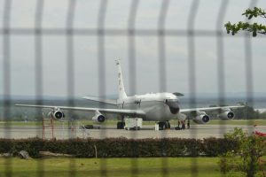 Hingga hari ini, pesawat militer AS masih bertahan di Bandara SIM