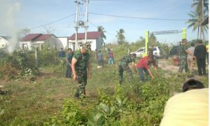 Topdam IM dan masyarakat Peunayong bersihkan pemakaman umum