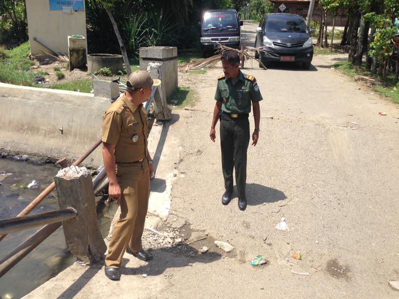 Jembatan beton di Mesjid Ulim Baroh amblas