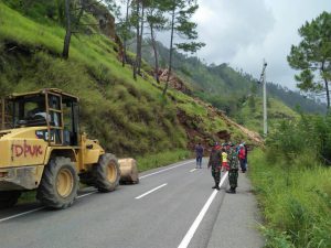 Longsor di Aceh Tengah tutupi jalan