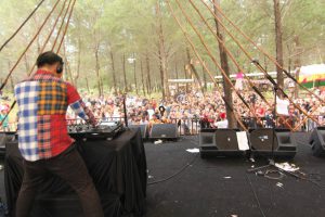 DJ Dipha Barus ajak Joget ratusan pengunjung di pantai Lhoknga