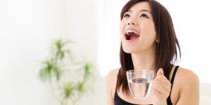 Berkumur 2 kali sehari mengunakan air garam mampu obati radang tenggorokan