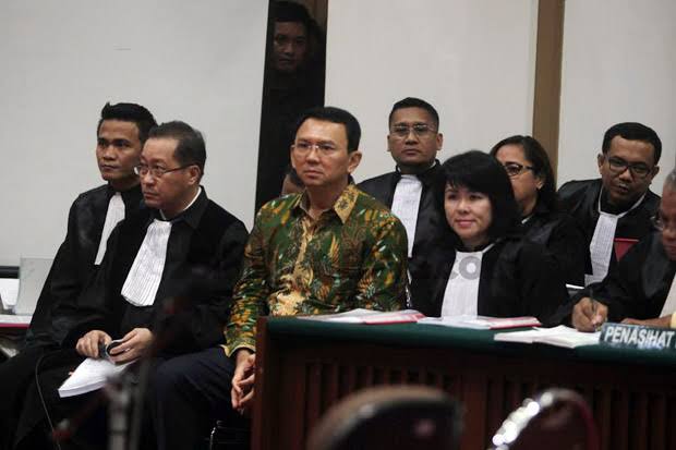 Sidang putusan Ahok ditunda dua pekan