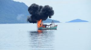 Akibat ledakan gas, sebuah boat nelayan terbakar di perairan Aceh