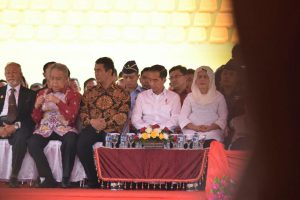 Tiba di lokasi PENAS KTNA, Jokowi disambut shalawat badar