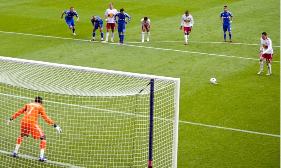 Aturan dalam Tendangan Penalti: Sebuah Analisis Mendalam