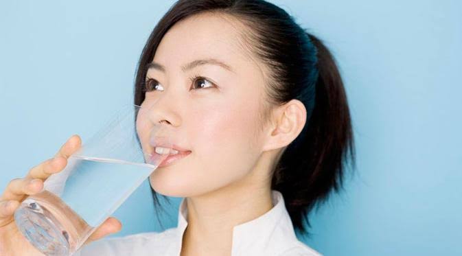 Manfaat minum segelas air putih saat sahur dan buka puasa