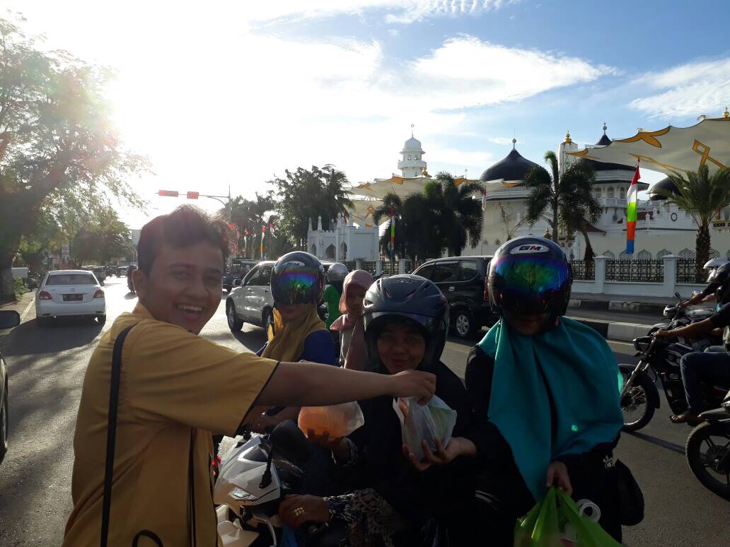 Lasmura Aceh bagikan takjil