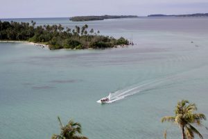 Eksotisme Pulau Banyak dari atas mercusuar