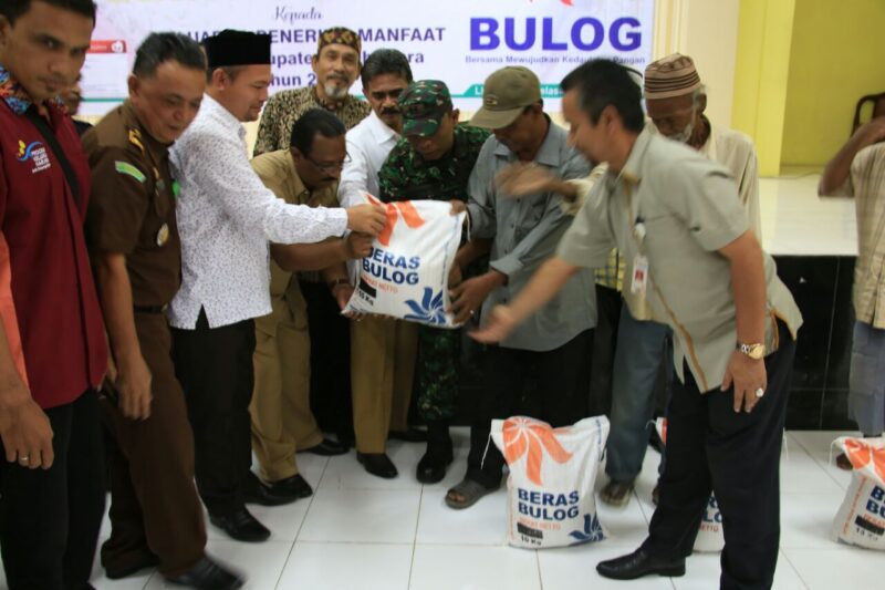 Warga Aceh Utara dapat bantuan beras sejahtera