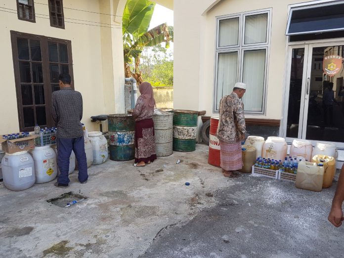 IMG-20180123-WA0030 Polisi ungkap kasus BBM oplosan di Lhokseumawe