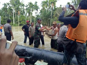 TNI dan BPBD beri bantuan tanggap darurat untuk korban banjir Aceh Utara