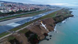 Insiden saat mendarat, pesawat Turki nyaris tercebur ke Laut Hitam