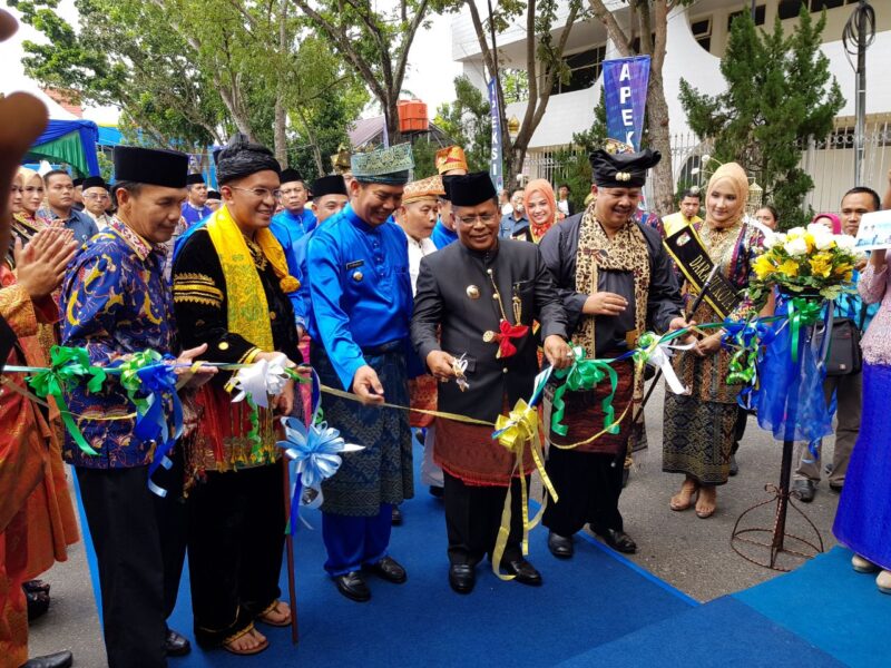 Inilah 52+ Pakaian Adat Riau Pekanbaru Inspirasi modis pembahasan pakaian adat tentang Inilah 52+ Pakaian Adat Riau Pekanbaru