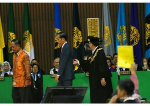 Tanggapi aksi 'kartu kuning', Jokowi ingin kirim Ketua BEM UI ke Papua