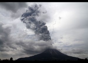 Masyarakat Aceh waspada Abu vulkanik Gunung Sinabung