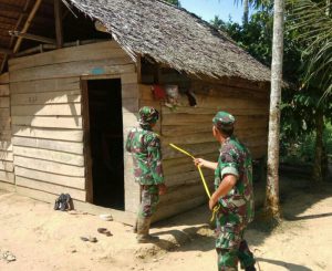 TNI di Aceh Timur cek rumah tak layak huni untuk direhab