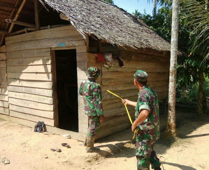 TNI di Aceh Timur cek rumah tak layak huni untuk direhab