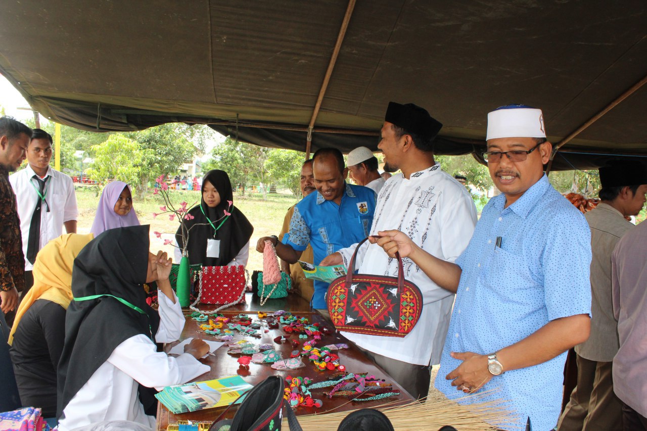 Dayah Entrepreneur Darussalam di Bireuen gelar bazar kreatif santri