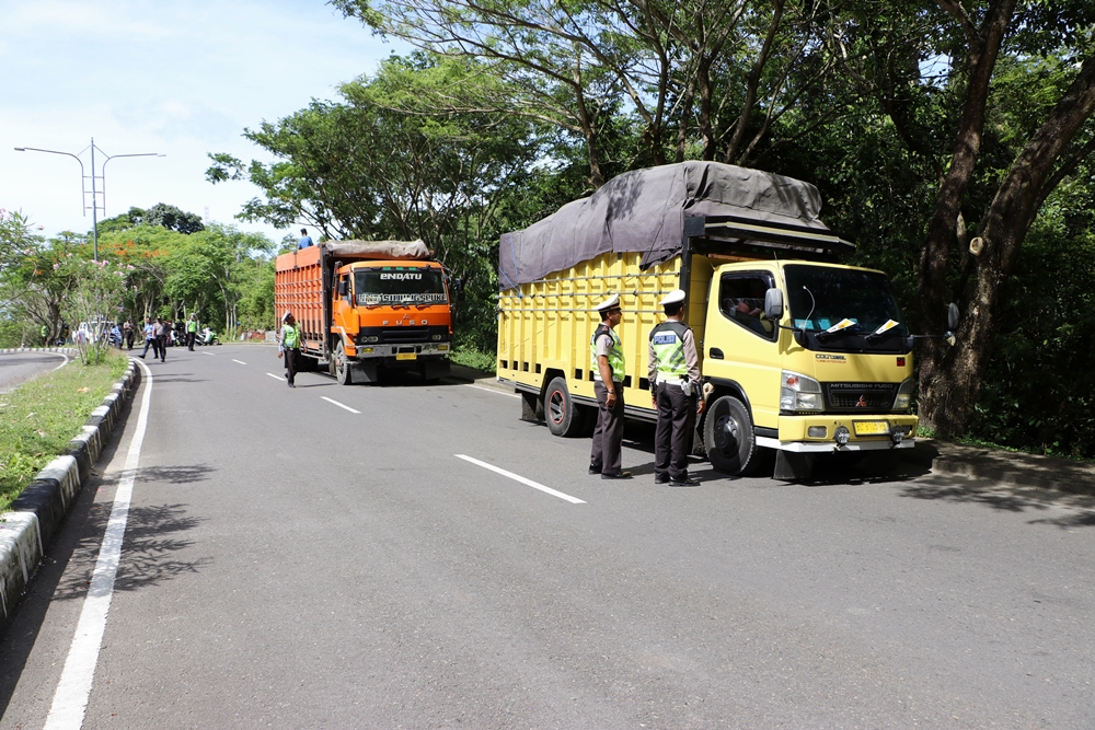 Polisi di Sabang tertibkan mobil angkutan melebihi 