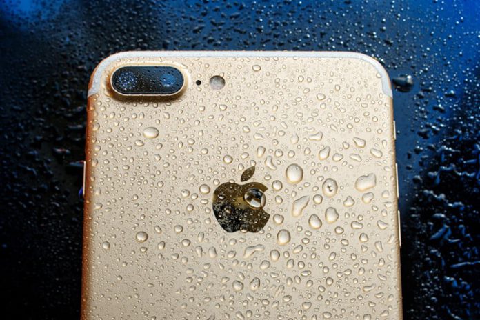 iphone_waterproof-720x720