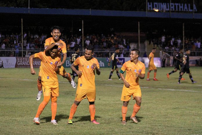 PEMAIN PERSIRAJA MERAYAKAN GOAL PERTAMA (1)