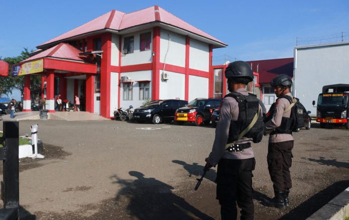 Polisi berjaga di Lapas Lambaro