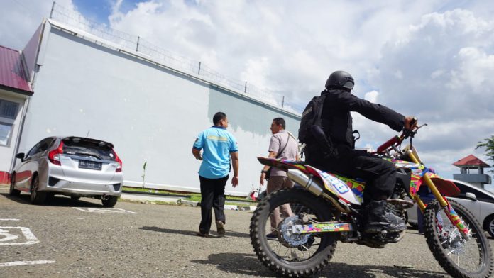 Petugas berpatroli di Lapas Lambaro paska kaburnya 113 Napi. (ist)