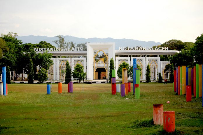 Tampak belakang taman bustanussalatin