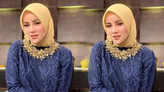 olla-ramlan-kenakan-hijab