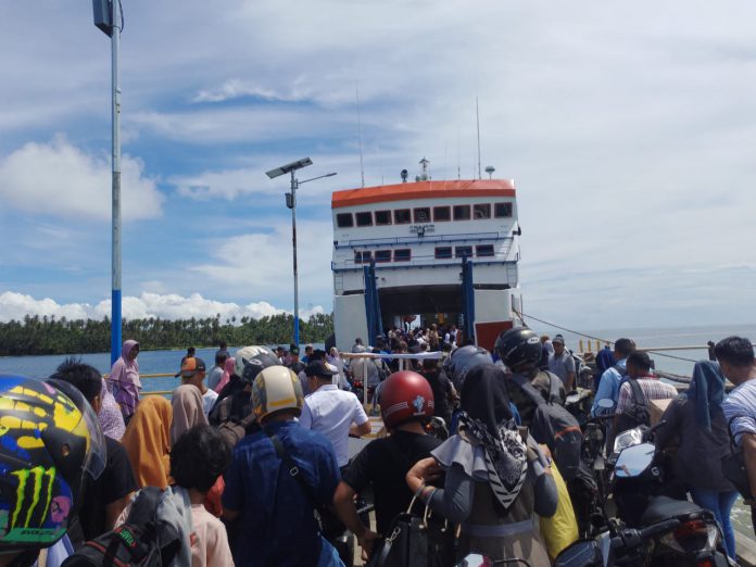 Wisatawan ke Pulau Banyak