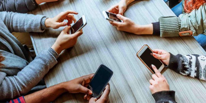Tanda-Kecanduan-Gadget