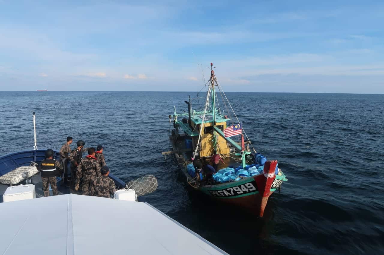  Kapal Nelayan  Berbendera Malaysia Ditangkap di Perairan 