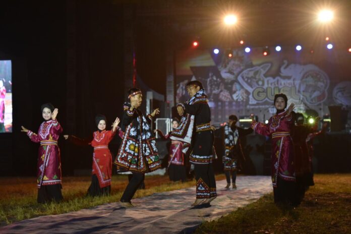 tarian guel di pembukaan festival guel 2019